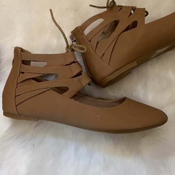 Beautiful lace-up flats in size 7.5 - Picture 3 of 4